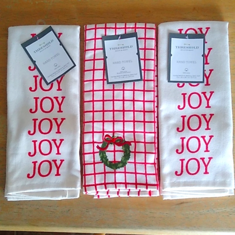 🎉HP🎉Threshold Holiday Hand Towels, Set of 3, NWT
